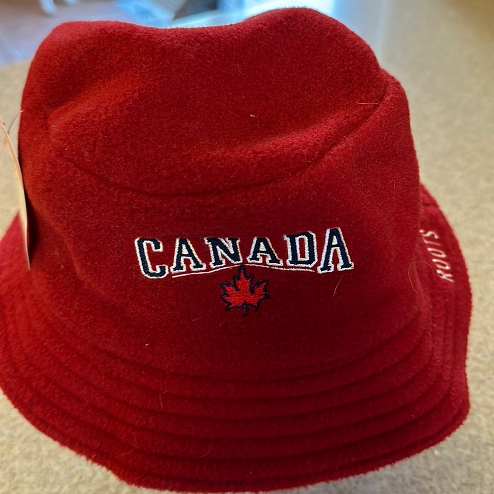 Roots bucket hat